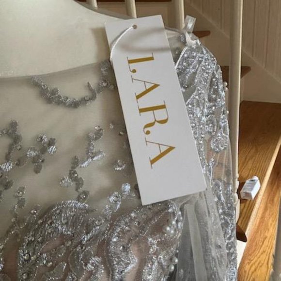 Lara Gown - Picture 4 of 5